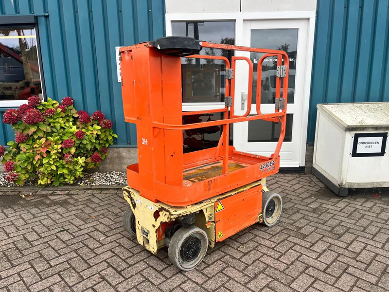 JLG 1230ES - Teleskopická plošina: obrázek 2 JLG 1230ES - Teleskopická plošina: obrázek 2