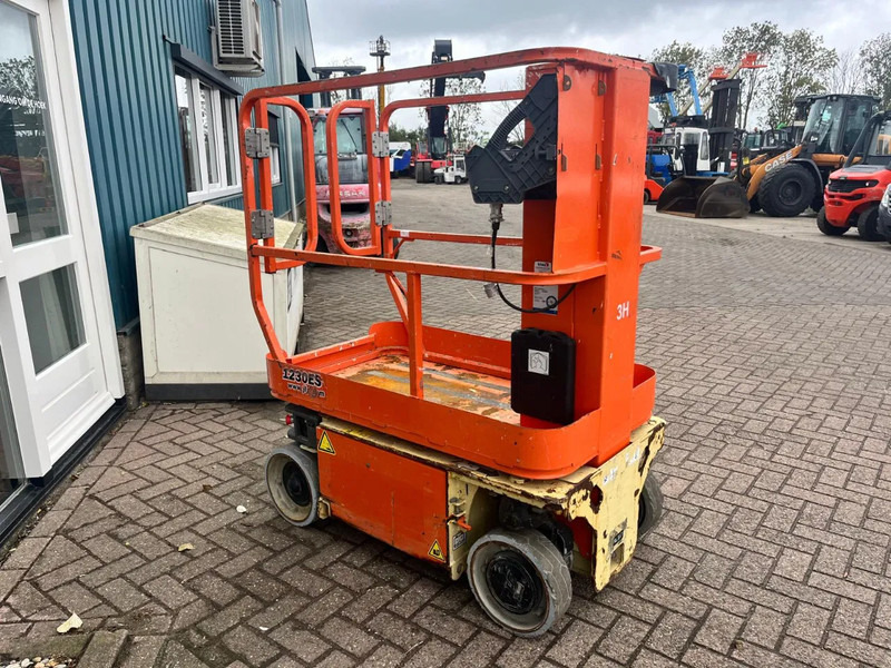 JLG 1230ES - Teleskopická plošina: obrázek 1 JLG 1230ES - Teleskopická plošina: obrázek 1