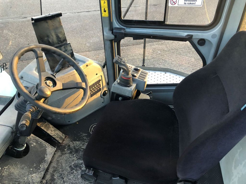 KONECRANES SMV4531 TB5 - Reach stacker: obrázek 3 KONECRANES SMV4531 TB5 - Reach stacker: obrázek 3