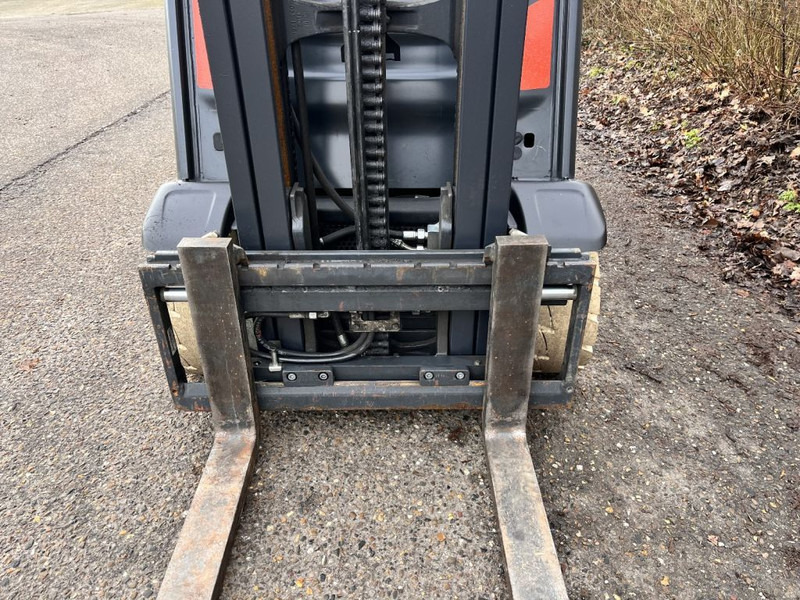 Plynový vysokozdvižný vozík Linde H18T-01: obrázek 9 Plynový vysokozdvižný vozík Linde H18T-01: obrázek 9