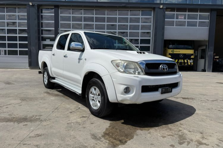 Toyota Hilux 3.0D 4WD - Dodávka: obrázek 3 Toyota Hilux 3.0D 4WD - Dodávka: obrázek 3