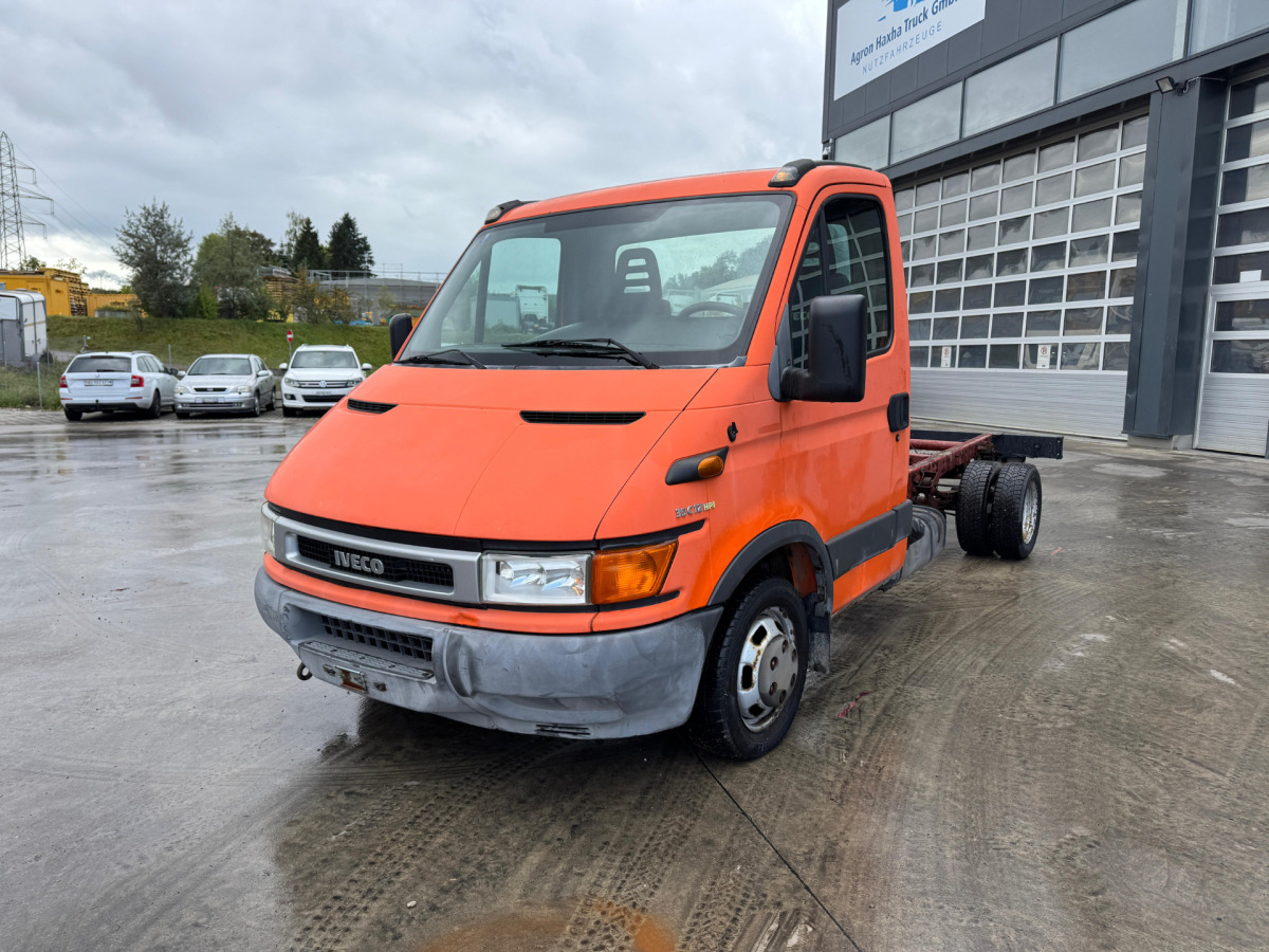 IVECO 35C12 4x2 - Podvozek s kabinou: obrázek 1 IVECO 35C12 4x2 - Podvozek s kabinou: obrázek 1
