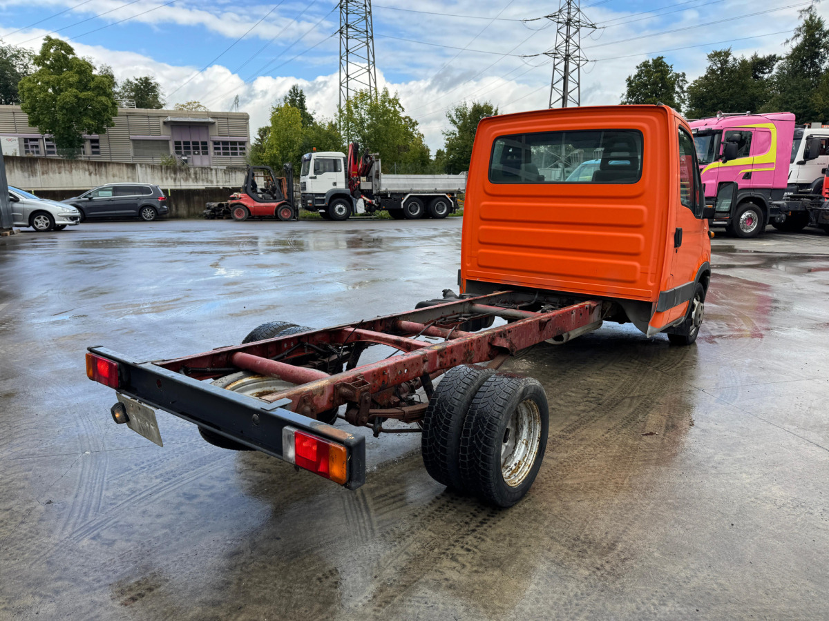 IVECO 35C12 4x2 - Podvozek s kabinou: obrázek 4 IVECO 35C12 4x2 - Podvozek s kabinou: obrázek 4