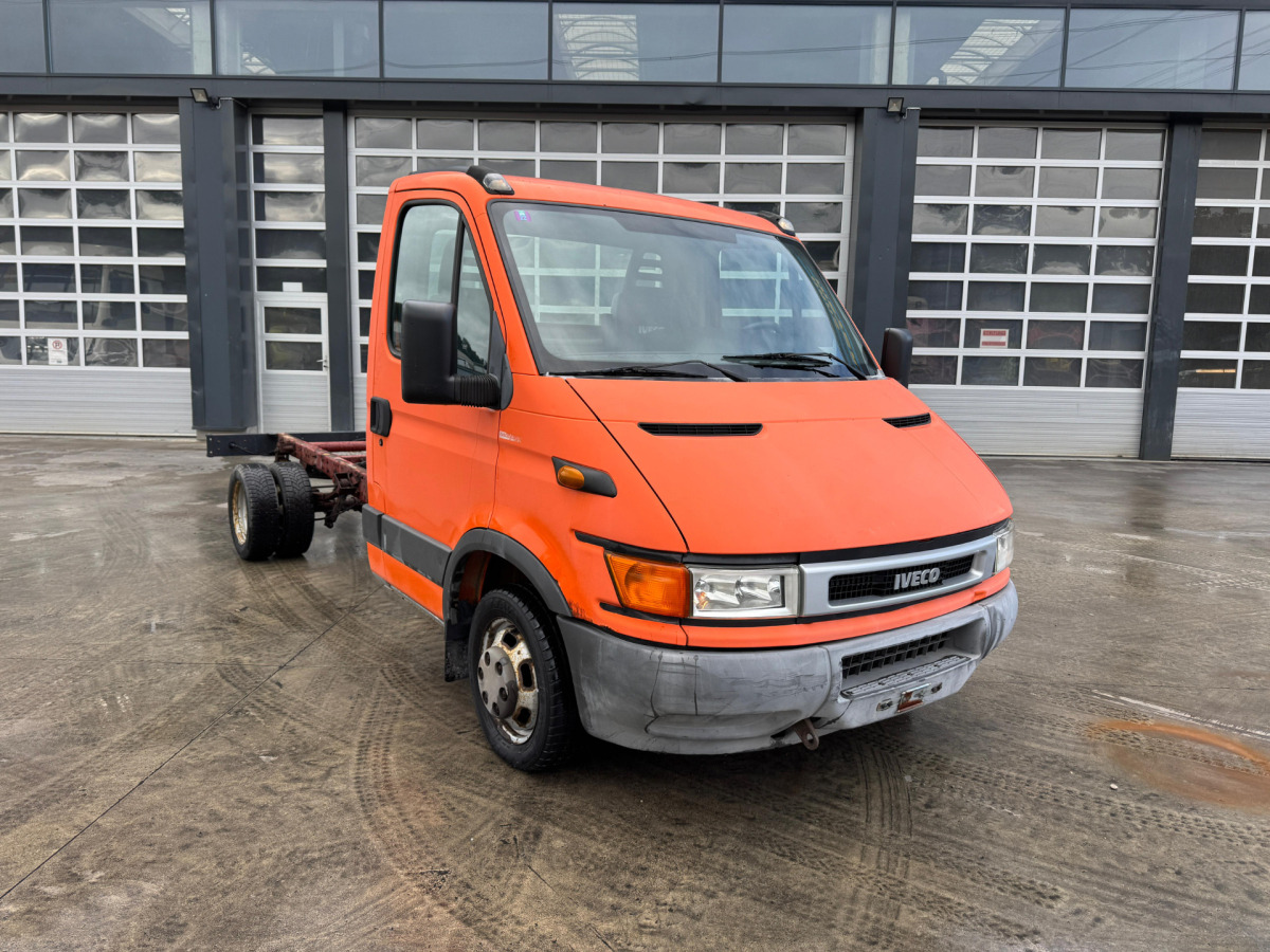 IVECO 35C12 4x2 - Podvozek s kabinou: obrázek 2 IVECO 35C12 4x2 - Podvozek s kabinou: obrázek 2