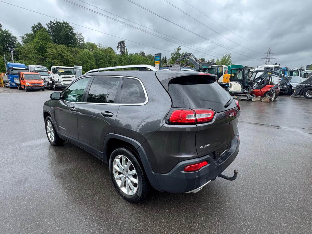 JEEP Cherokee 2.2 TD - Hatchback: obrázek 5 JEEP Cherokee 2.2 TD - Hatchback: obrázek 5
