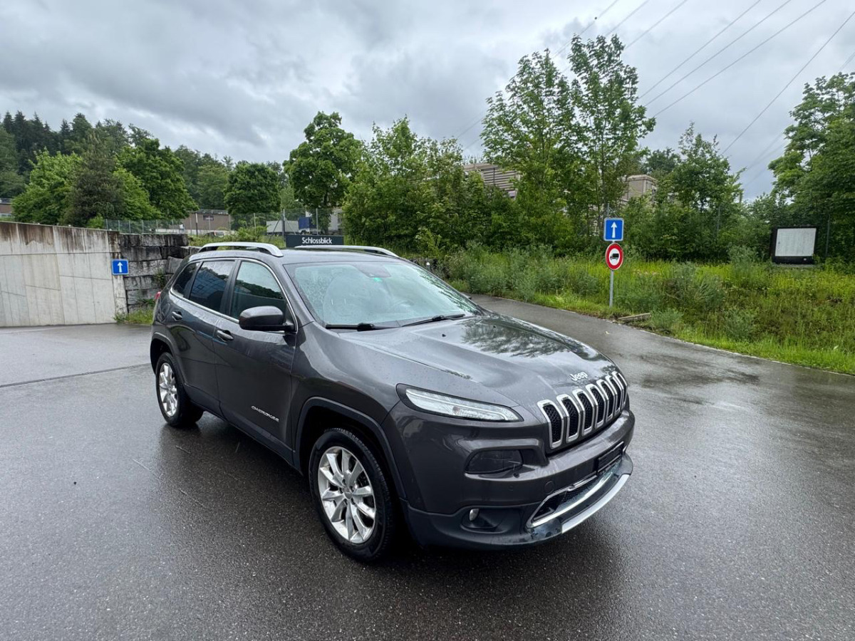 JEEP Cherokee 2.2 TD - Hatchback: obrázek 2 JEEP Cherokee 2.2 TD - Hatchback: obrázek 2