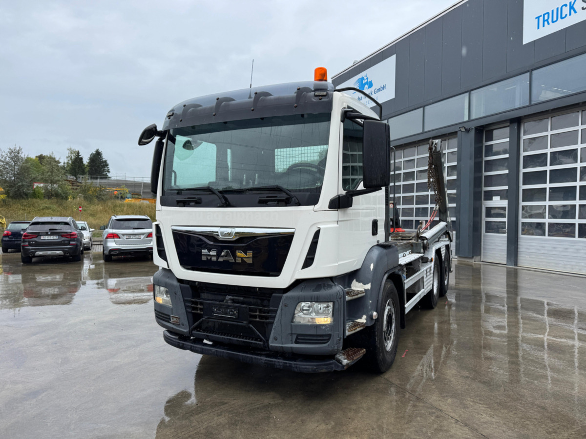 MAN TGS 28.440 6x2 UT GIGANT - Ramenový nosič kontajnerov: obrázek 1 MAN TGS 28.440 6x2 UT GIGANT - Ramenový nosič kontajnerov: obrázek 1
