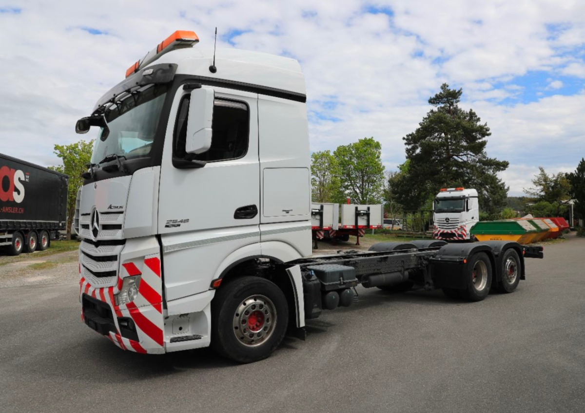 MERCEDES Actros 2548 6x2 - Podvozek s kabinou: obrázek 1 MERCEDES Actros 2548 6x2 - Podvozek s kabinou: obrázek 1