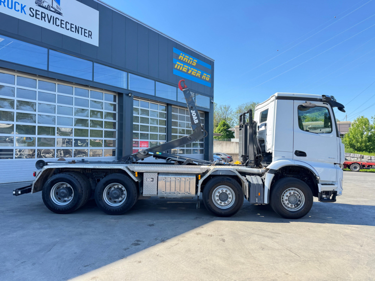 MERCEDES Arocs 3251 8x4 - Hákový nosič kontejnerů: obrázek 4 MERCEDES Arocs 3251 8x4 - Hákový nosič kontejnerů: obrázek 4