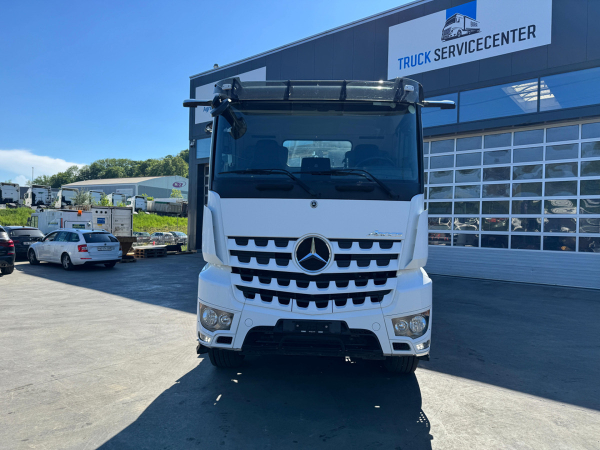 MERCEDES Arocs 3251 8x4 - Hákový nosič kontejnerů: obrázek 2 MERCEDES Arocs 3251 8x4 - Hákový nosič kontejnerů: obrázek 2