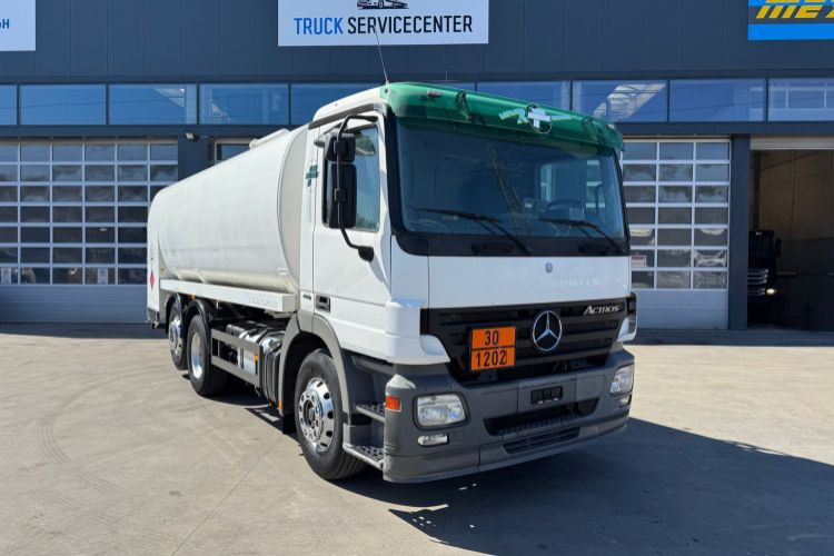 Mercedes-Benz Actros 2541 6x2 Schwarzmüller 21260L - Cisternové vozidlo: obrázek 3 Mercedes-Benz Actros 2541 6x2 Schwarzmüller 21260L - Cisternové vozidlo: obrázek 3