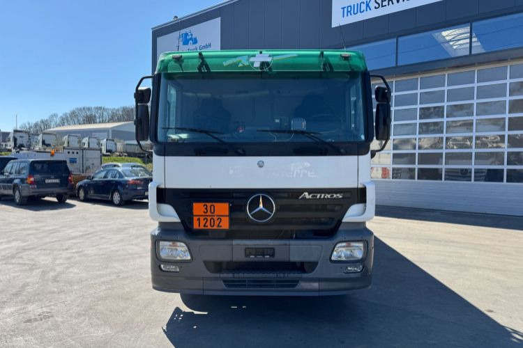 Mercedes-Benz Actros 2541 6x2 Schwarzmüller 21260L - Cisternové vozidlo: obrázek 2 Mercedes-Benz Actros 2541 6x2 Schwarzmüller 21260L - Cisternové vozidlo: obrázek 2
