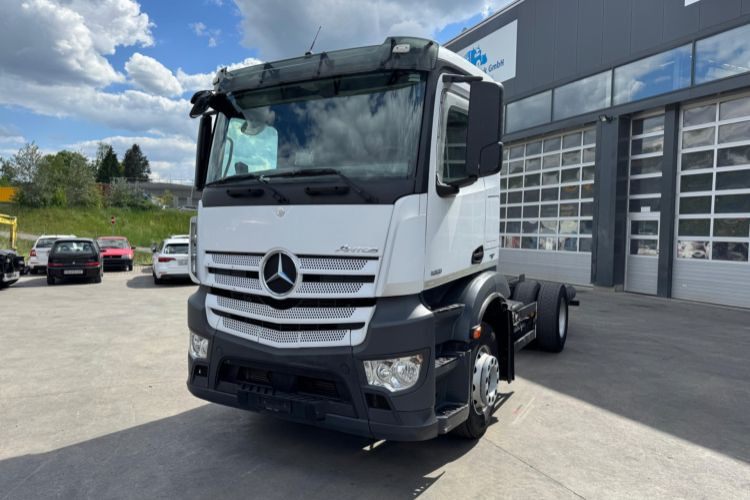 Mercedes-Benz Antos 1851 4x2 - Podvozek s kabinou: obrázek 1 Mercedes-Benz Antos 1851 4x2 - Podvozek s kabinou: obrázek 1