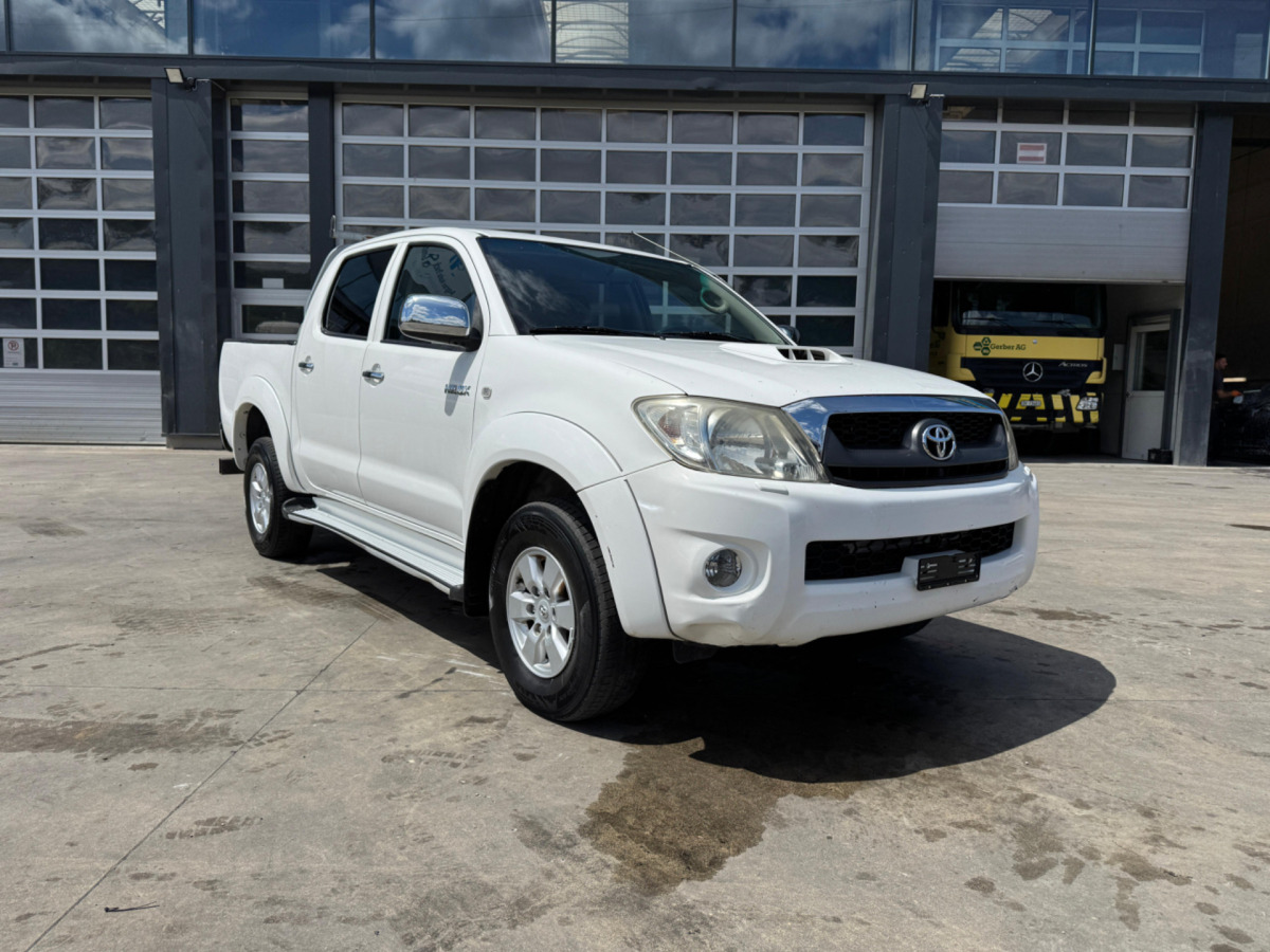 TOYOTA Hilux 3.0D 4WD - Pick-up: obrázek 3 TOYOTA Hilux 3.0D 4WD - Pick-up: obrázek 3