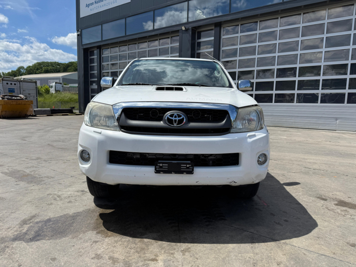 TOYOTA Hilux 3.0D 4WD - Pick-up: obrázek 2 TOYOTA Hilux 3.0D 4WD - Pick-up: obrázek 2