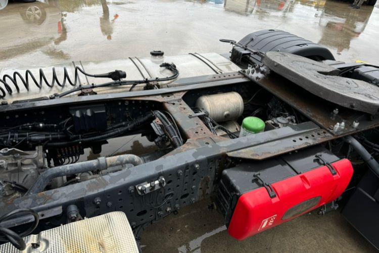 Tahač Iveco Stralis 420 Mega: obrázek 7