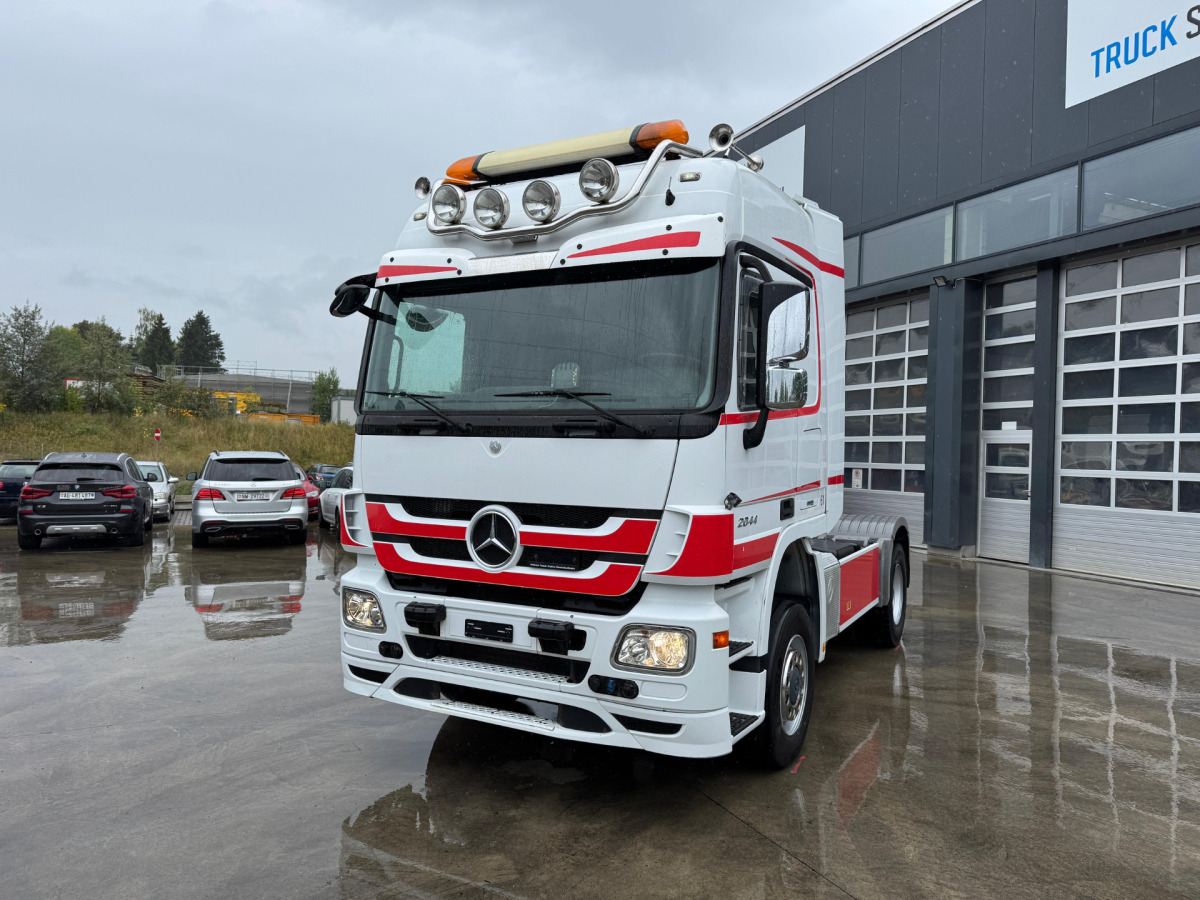 MERCEDES Actros 2044 4x4 - Tahač: obrázek 1 MERCEDES Actros 2044 4x4 - Tahač: obrázek 1