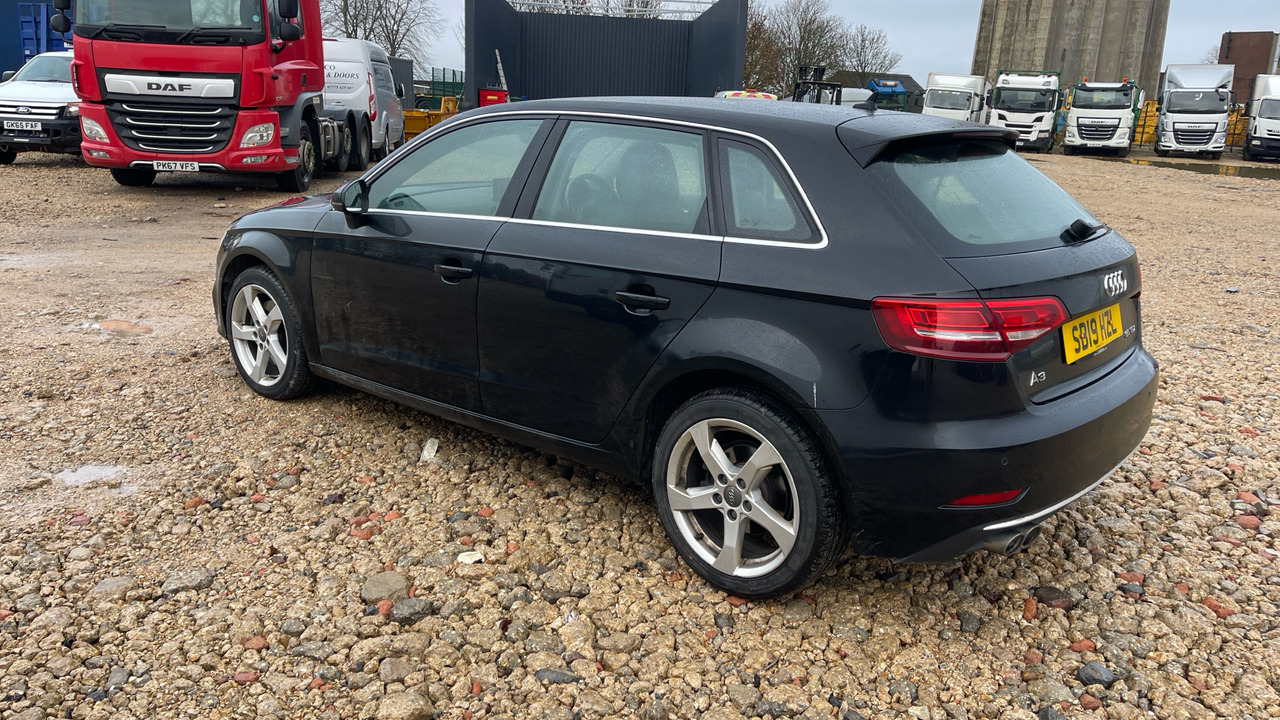 AUDI A3 2.0 35 TDI SPORT - Hatchback: obrázek 3 AUDI A3 2.0 35 TDI SPORT - Hatchback: obrázek 3