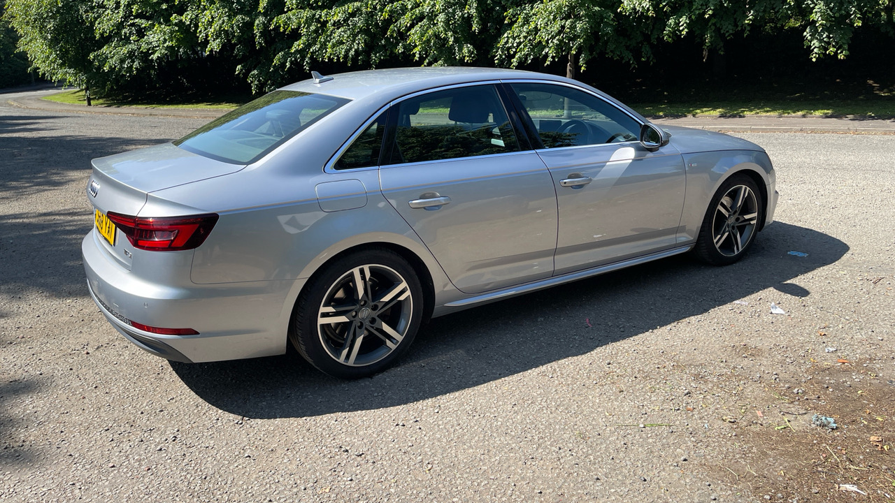 AUDI A4 1.4T FSI S Line 150Ps - Sedan: obrázek 4 AUDI A4 1.4T FSI S Line 150Ps - Sedan: obrázek 4