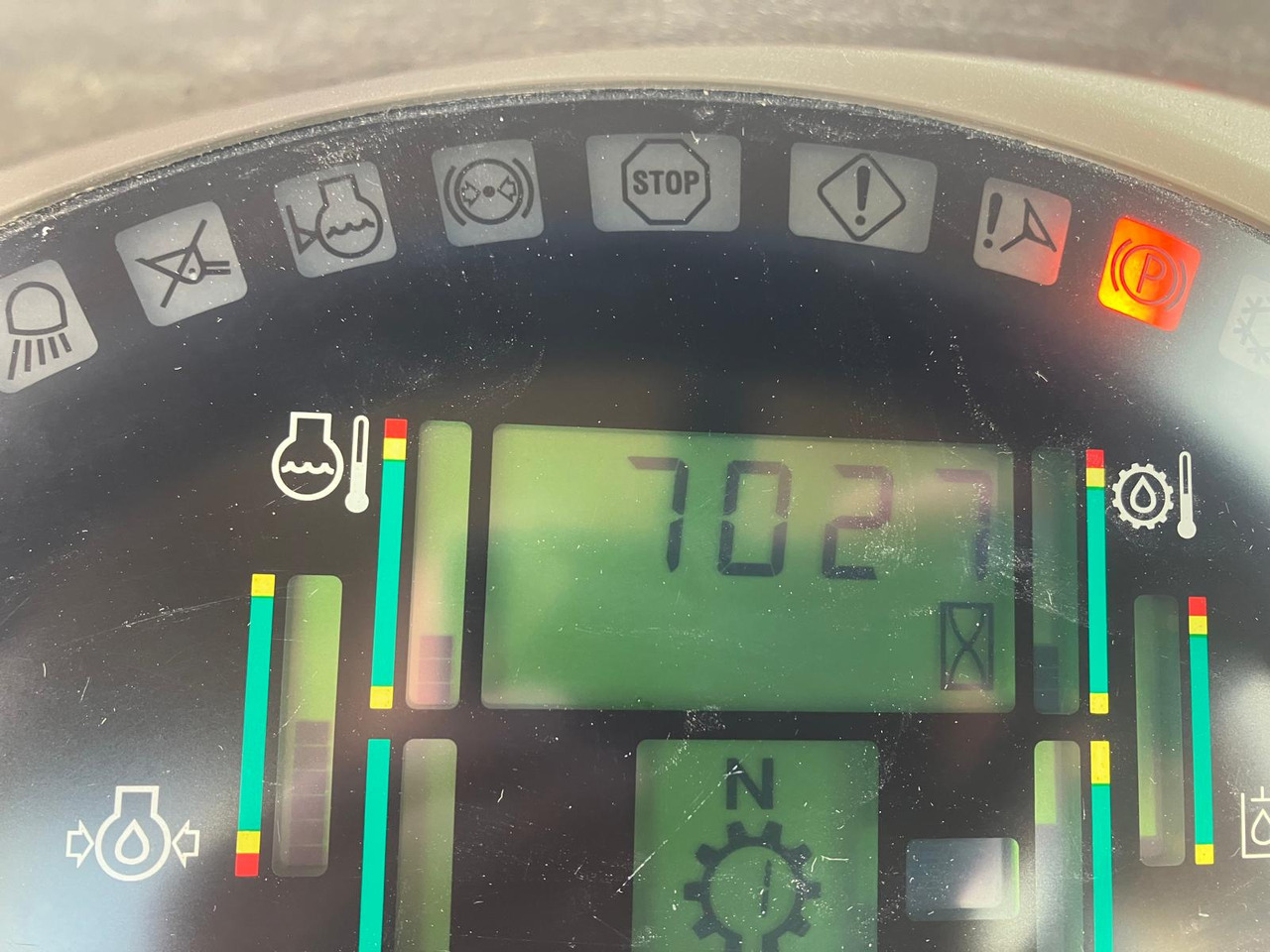 CASE 821C - Kolový nakladač: obrázek 4 CASE 821C - Kolový nakladač: obrázek 4