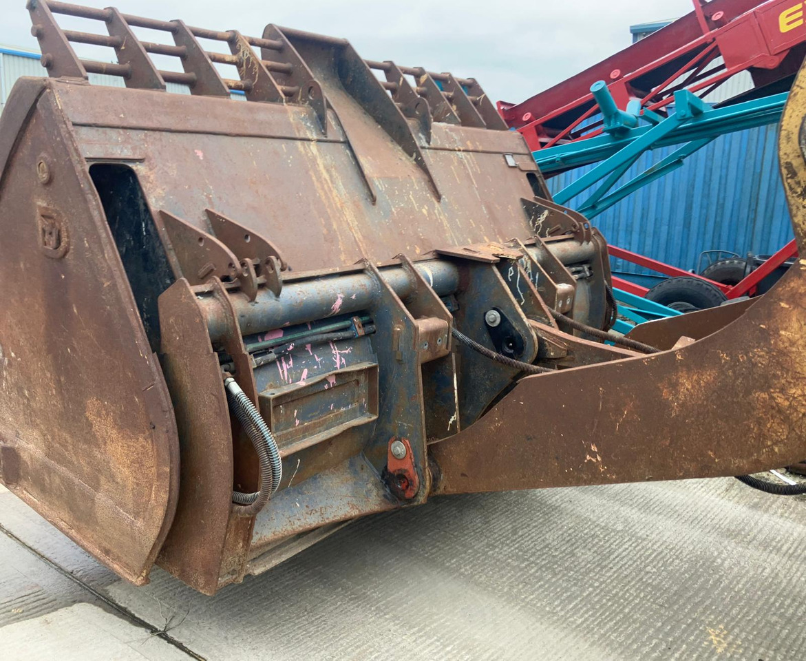 CASE 821C - Kolový nakladač: obrázek 5 CASE 821C - Kolový nakladač: obrázek 5