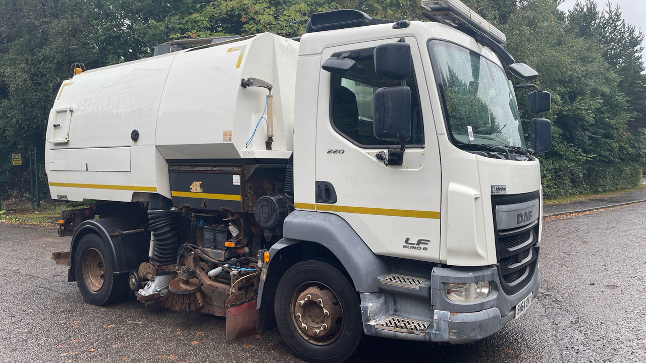 DAF LF 220 - Zametací vůz: obrázek 1 DAF LF 220 - Zametací vůz: obrázek 1