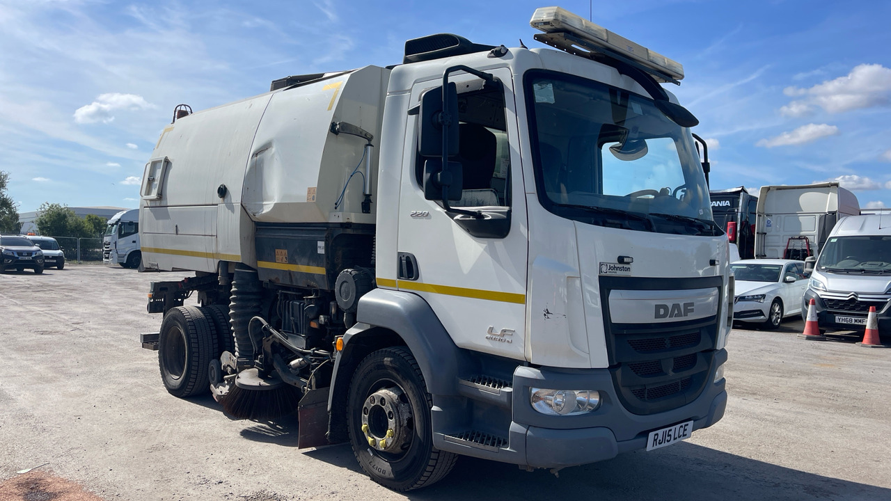 DAF LF 220 - Zametací vůz: obrázek 1 DAF LF 220 - Zametací vůz: obrázek 1