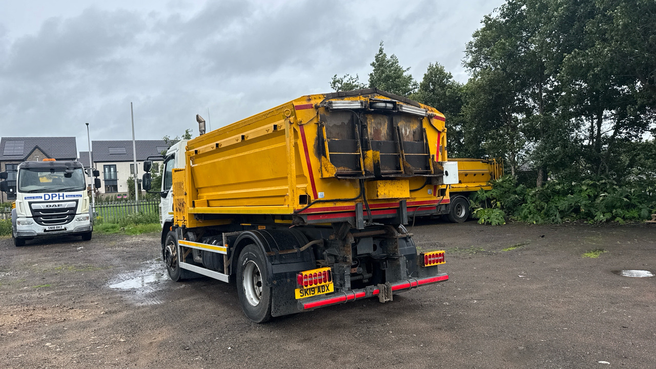 DAF LF 280 - Technika pro ukládaní asfaltu: obrázek 3 DAF LF 280 - Technika pro ukládaní asfaltu: obrázek 3