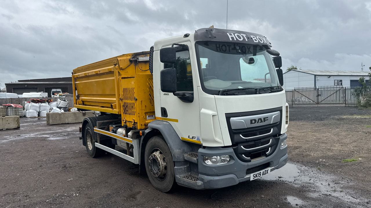 DAF LF 280 - Technika pro ukládaní asfaltu: obrázek 1 DAF LF 280 - Technika pro ukládaní asfaltu: obrázek 1