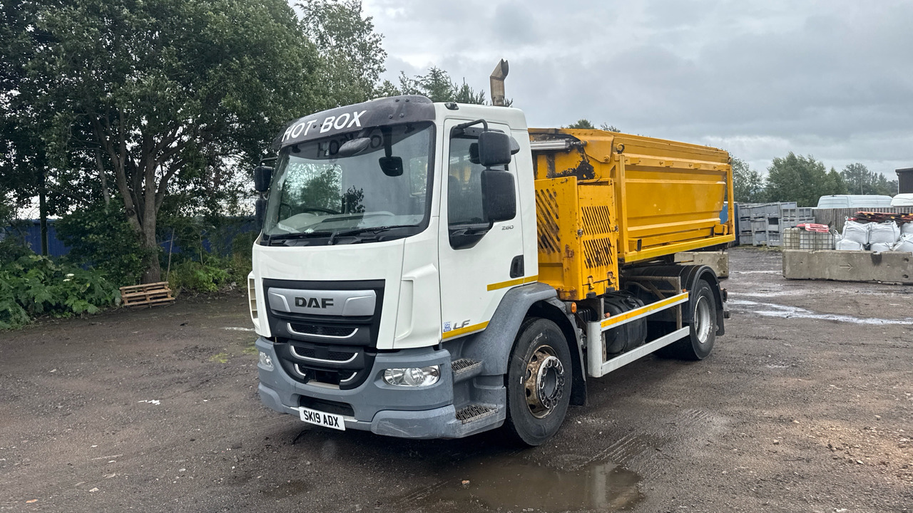 DAF LF 280 - Technika pro ukládaní asfaltu: obrázek 2 DAF LF 280 - Technika pro ukládaní asfaltu: obrázek 2