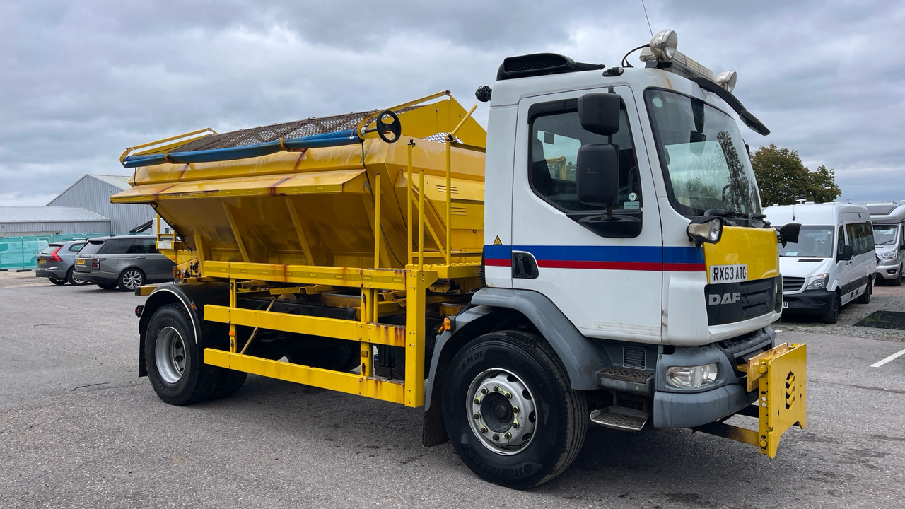 DAF LF 55.220 - Vozidlo pro zimní údržbu: obrázek 1 DAF LF 55.220 - Vozidlo pro zimní údržbu: obrázek 1