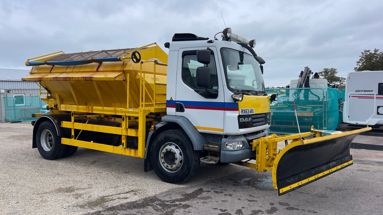 DAF LF 55.220 - Vozidlo pro zimní údržbu: obrázek 1 DAF LF 55.220 - Vozidlo pro zimní údržbu: obrázek 1