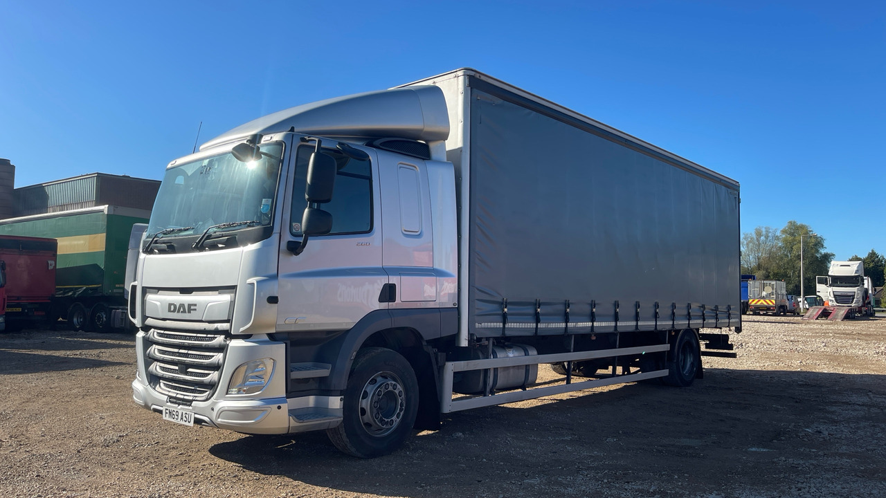 Daf CF 260 - Plachtový nákladní auto: obrázek 2 Daf CF 260 - Plachtový nákladní auto: obrázek 2
