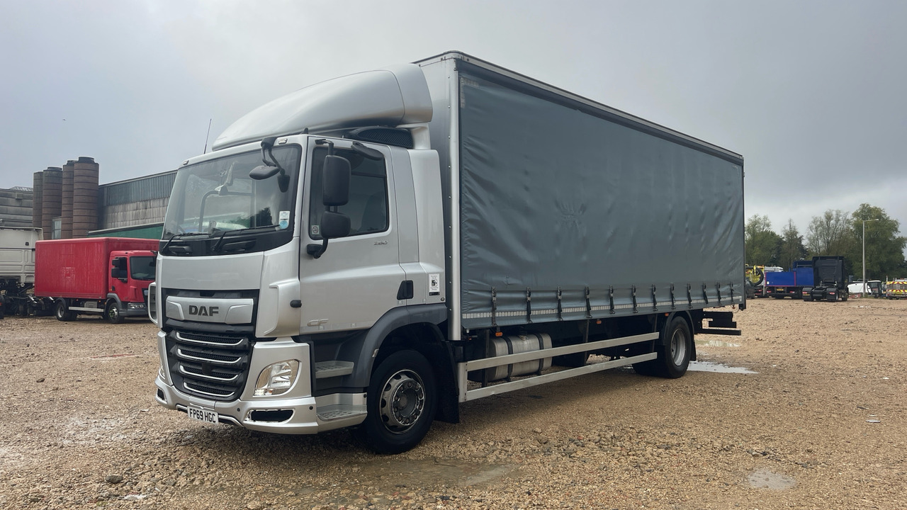 Daf CF 260 - Plachtový nákladní auto: obrázek 2 Daf CF 260 - Plachtový nákladní auto: obrázek 2