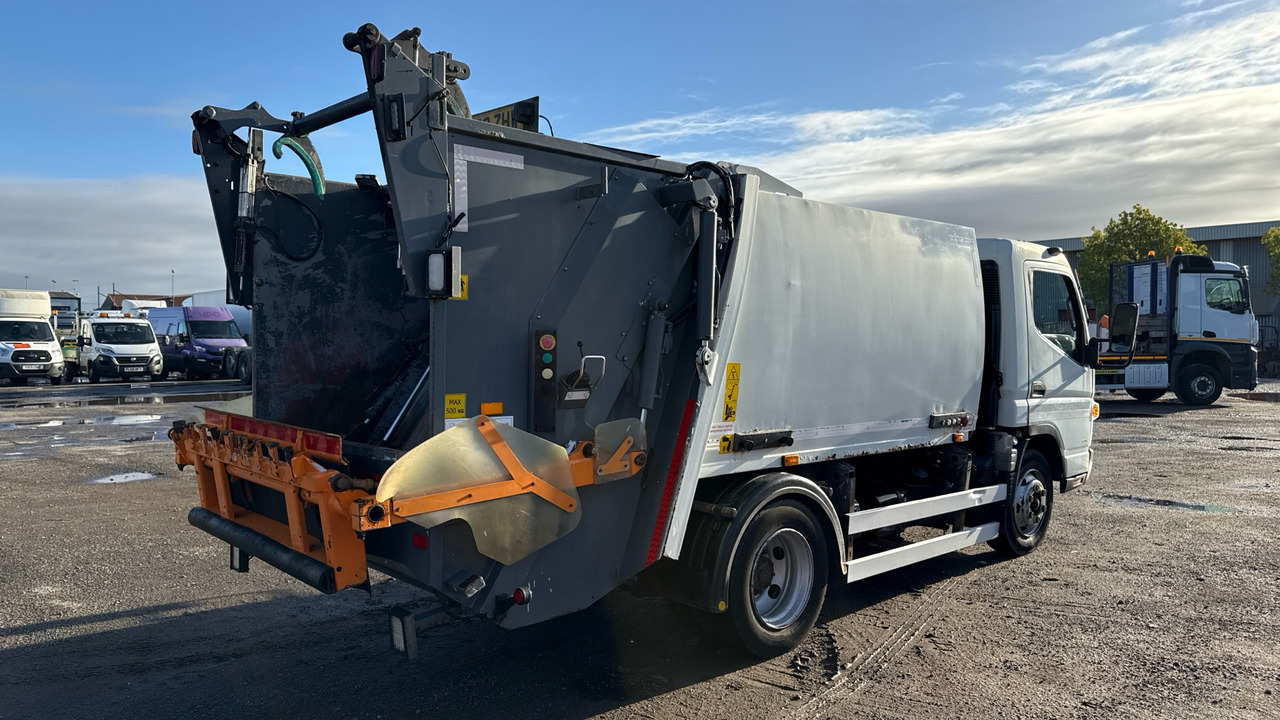 FUSO CANTER 7C15 - Vůz na odvoz odpadků: obrázek 4 FUSO CANTER 7C15 - Vůz na odvoz odpadků: obrázek 4