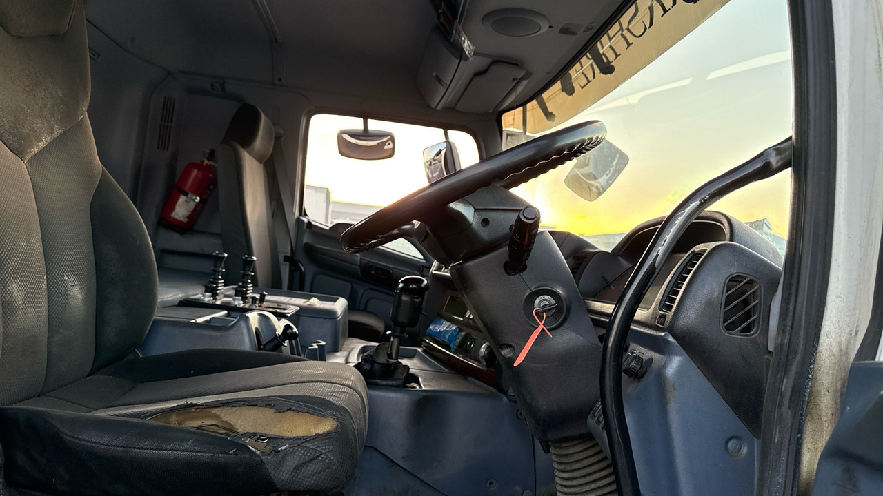 HINO 700 3241 - Hákový nosič kontejnerů: obrázek 5 HINO 700 3241 - Hákový nosič kontejnerů: obrázek 5