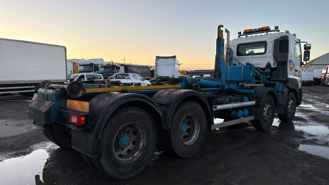 HINO 700 3241 - Hákový nosič kontejnerů: obrázek 4 HINO 700 3241 - Hákový nosič kontejnerů: obrázek 4