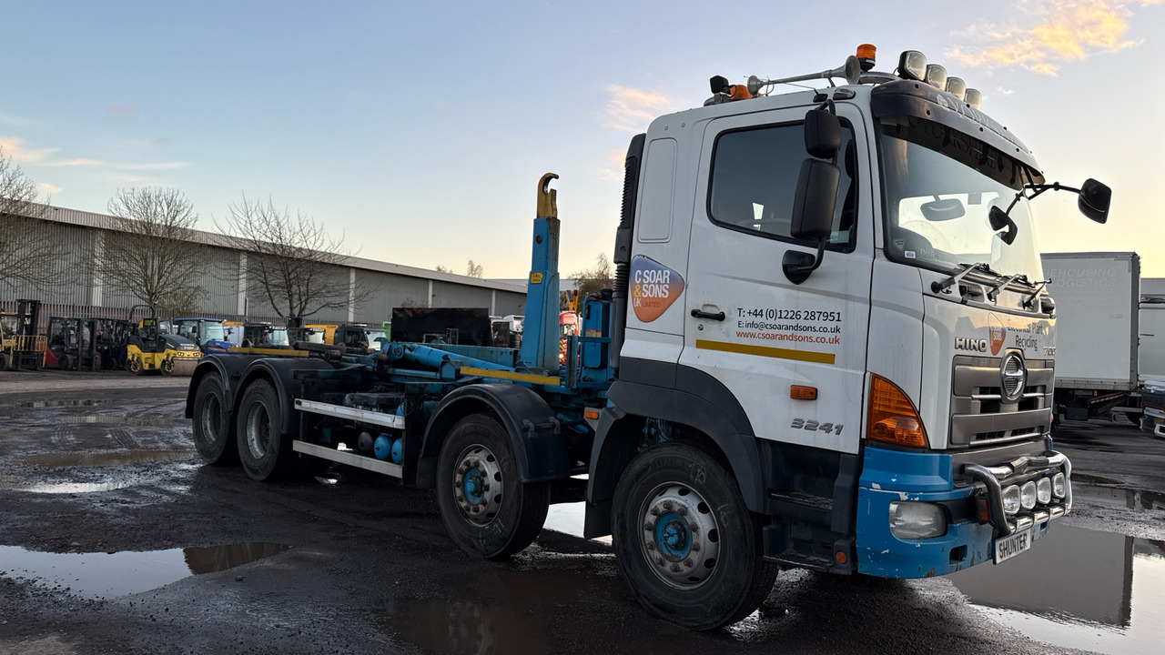 HINO 700 3241 - Hákový nosič kontejnerů: obrázek 1 HINO 700 3241 - Hákový nosič kontejnerů: obrázek 1