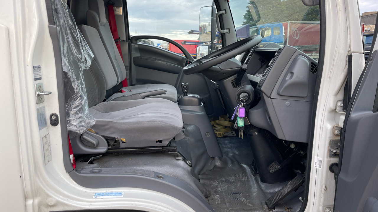 ISUZU N75 190 - Chladírenský nákladní automobil: obrázek 5 ISUZU N75 190 - Chladírenský nákladní automobil: obrázek 5