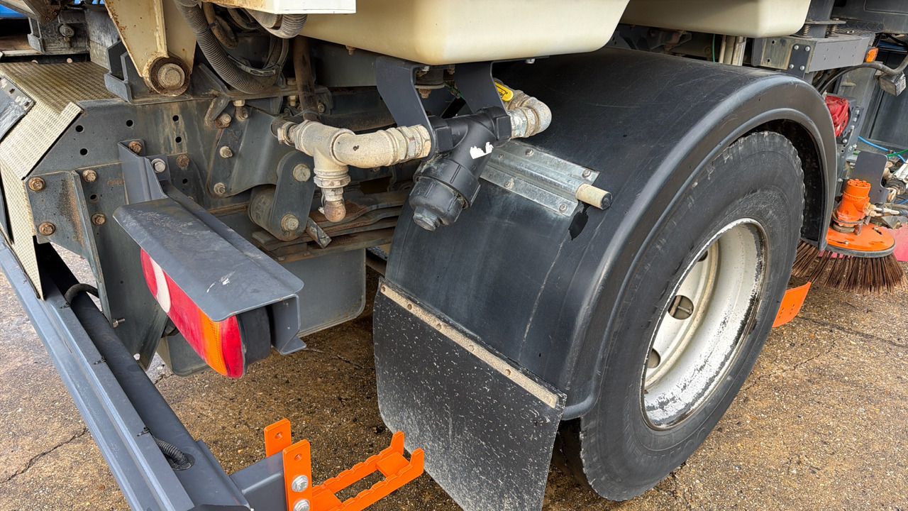 Zametací vůz IVECO EUROCARGO 150-250: obrázek 15 Zametací vůz IVECO EUROCARGO 150-250: obrázek 15