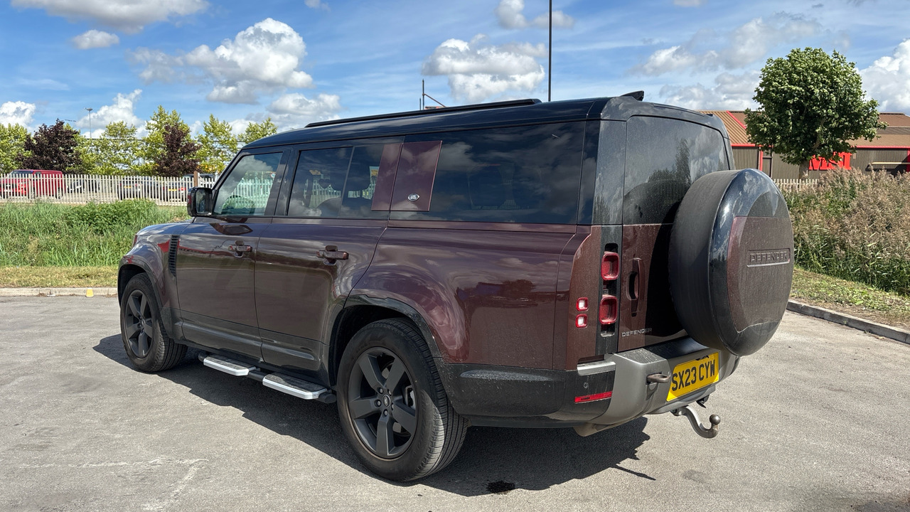 LAND ROVER DEFENDER 3.0 D300 X-Dynamic HSE 130 - SUV: obrázek 3 LAND ROVER DEFENDER 3.0 D300 X-Dynamic HSE 130 - SUV: obrázek 3
