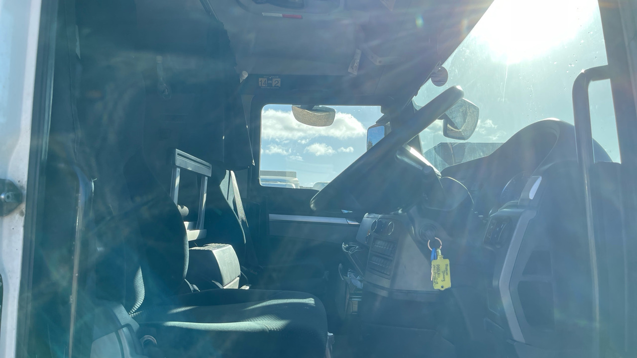 MAN TGX 18.400 - Plachtový nákladní auto: obrázek 5 MAN TGX 18.400 - Plachtový nákladní auto: obrázek 5