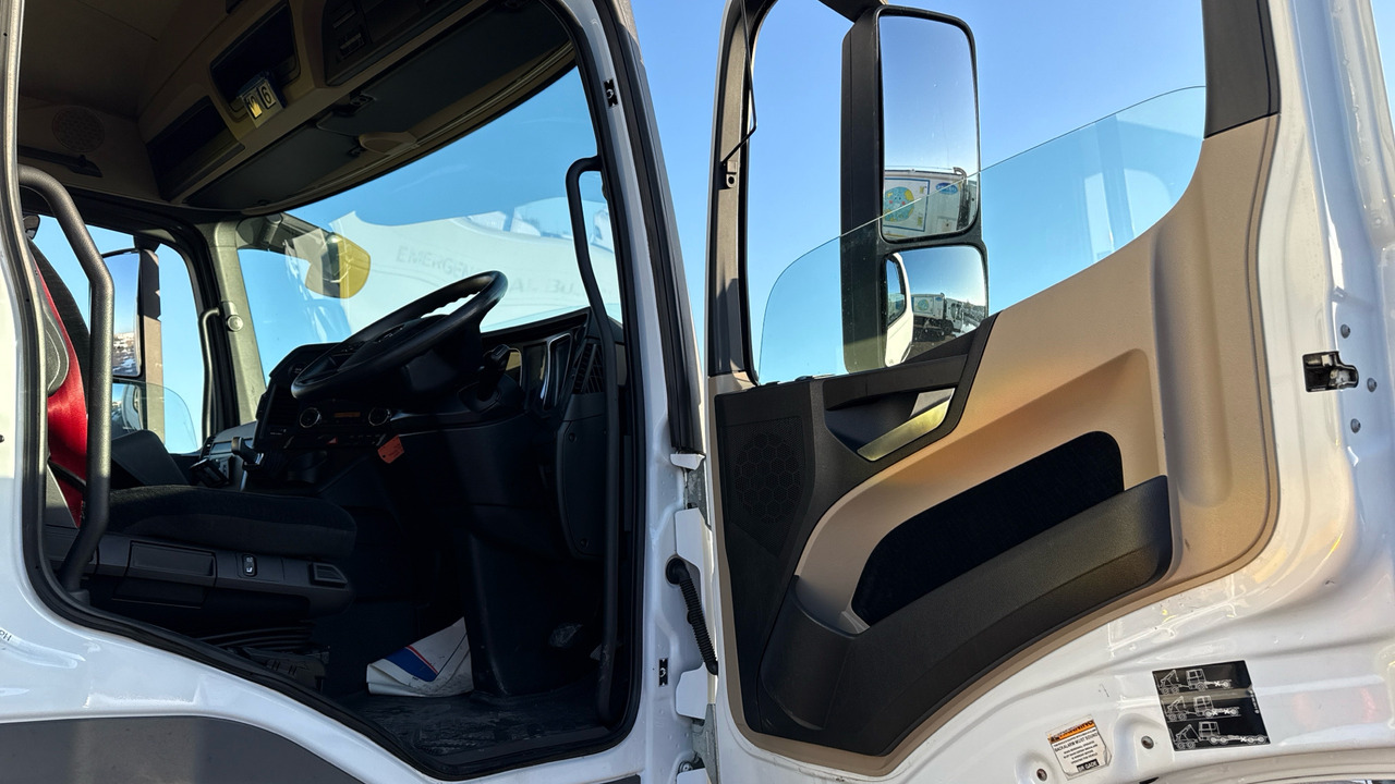 MERCEDES-BENZ ACTROS 1824 - Skříňový nákladní auto: obrázek 5 MERCEDES-BENZ ACTROS 1824 - Skříňový nákladní auto: obrázek 5