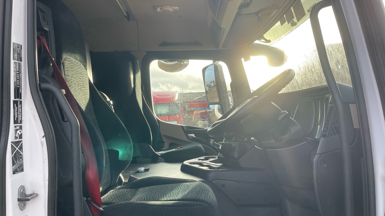 Mercedes-Benz Actros 1824 - Plachtový nákladní auto: obrázek 5 Mercedes-Benz Actros 1824 - Plachtový nákladní auto: obrázek 5