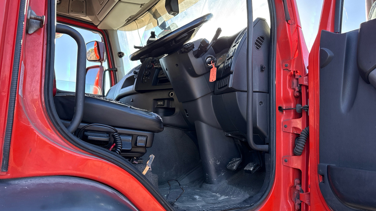 RENAULT D 26 - Plachtový nákladní auto: obrázek 5 RENAULT D 26 - Plachtový nákladní auto: obrázek 5