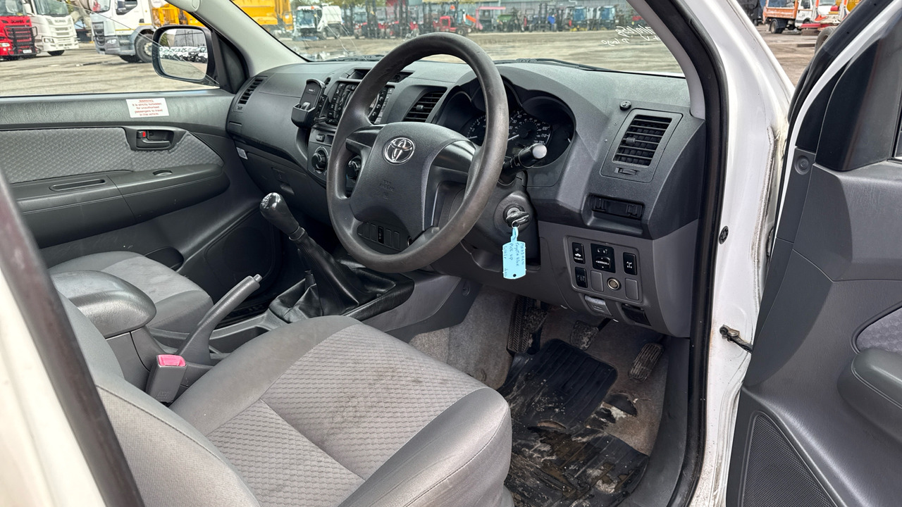 TOYOTA HILUX  2.5 D-4D 144PS - Pick-up, Dodávka s dvojitou kabinou: obrázek 5 TOYOTA HILUX  2.5 D-4D 144PS - Pick-up, Dodávka s dvojitou kabinou: obrázek 5