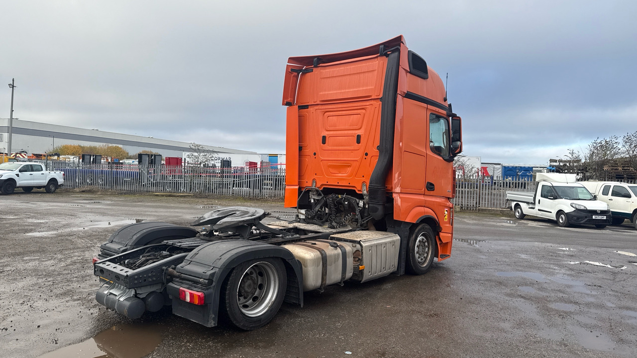 MERCEDES-BENZ ACTROS 1845 - Tahač: obrázek 4 MERCEDES-BENZ ACTROS 1845 - Tahač: obrázek 4