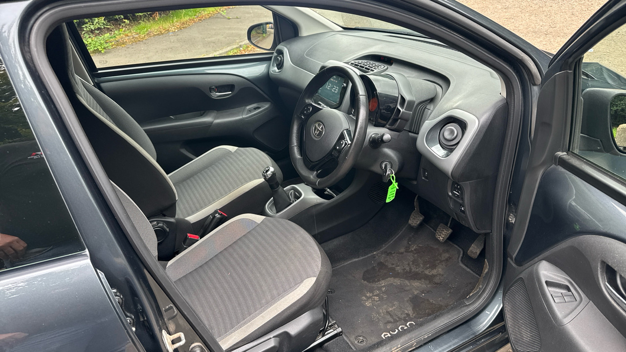 Toyota Aygo 1.0 VVT-i X-Play 5dr - Hatchback: obrázek 5 Toyota Aygo 1.0 VVT-i X-Play 5dr - Hatchback: obrázek 5
