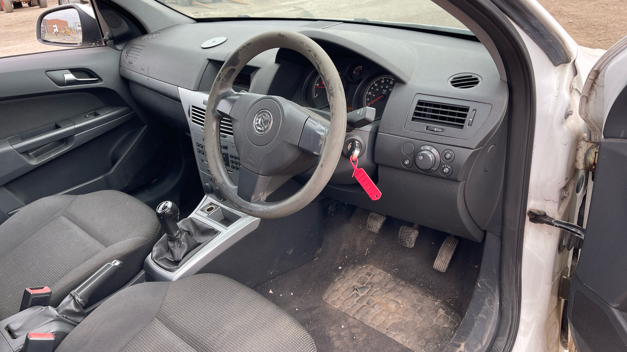 VAUXHALL ASTRA 1.7 CDTi 16V ECOFLEX 110PS - Osobní auto: obrázek 5 VAUXHALL ASTRA 1.7 CDTi 16V ECOFLEX 110PS - Osobní auto: obrázek 5