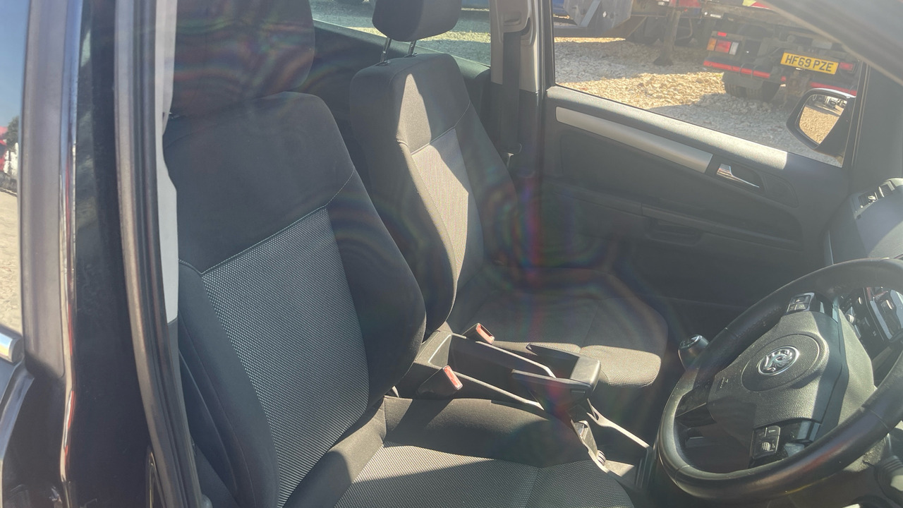 Osobní auto VAUXHALL ZAFIRA 1.7 CDTI: obrázek 8